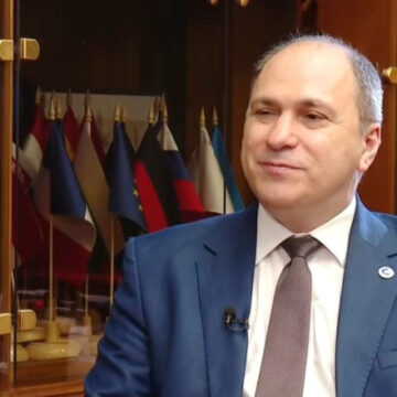 dimian.jpg Mihai Dimian vrea să oprească bursele sociale în vacanțe. Peste 840.000 de copii vulnerabili ar putea pierde sprijinul – Aleph News