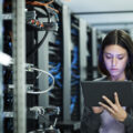 Experiment. Femeile au câștigat mai des pozițiile de top decât bărbații, dar au obținut venituri mai mici. În România, 33,9% dintre manageri sunt femei