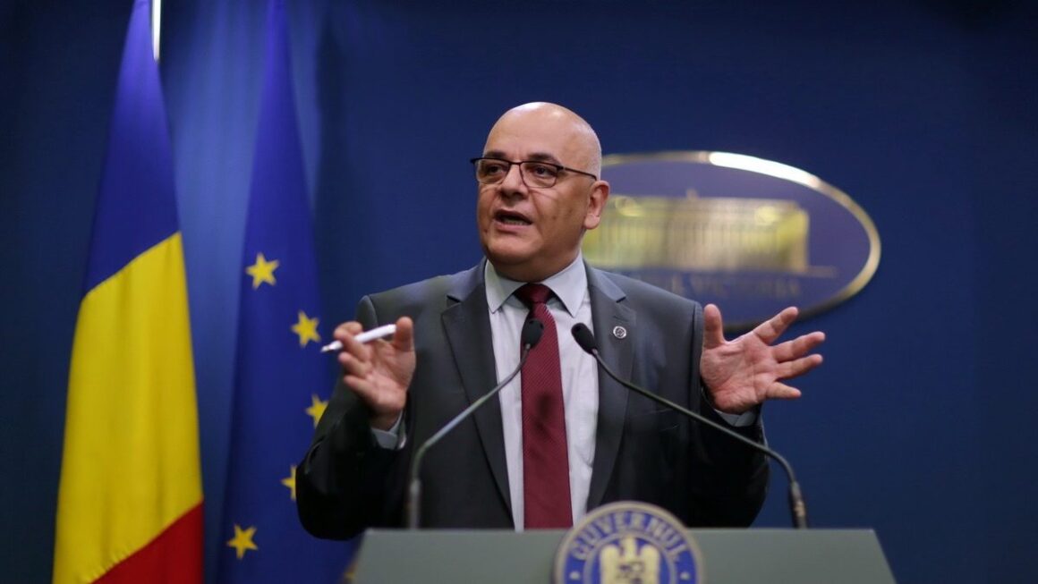 Un nou val de căldură extremă lovește România. Raed Arafat le transmite românilor ce măsuri trebuie să ia și când să sune la 112