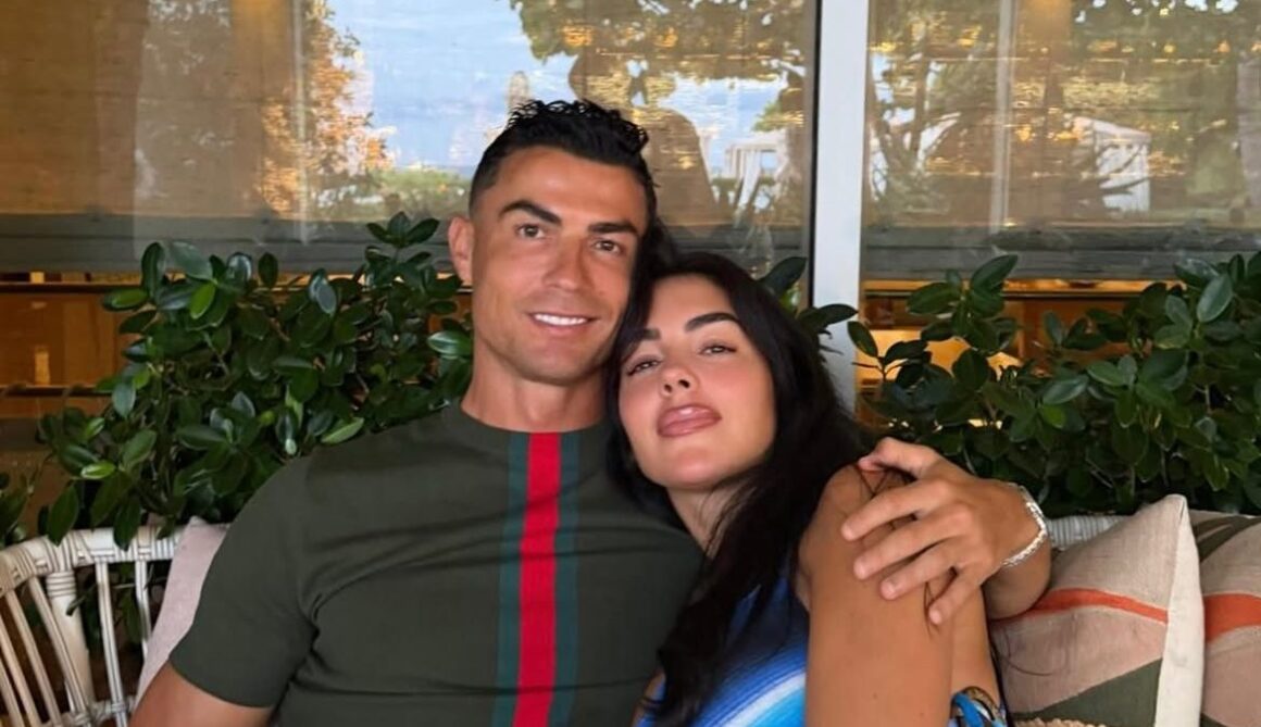 ❤️-1-1170x675.jpg Cristiano Ronaldo și Georgina Rodríguez s-au căsătorit, după 10 ani de relație. Ceremonia a avut loc în Cascais, Portugalia – Aleph News