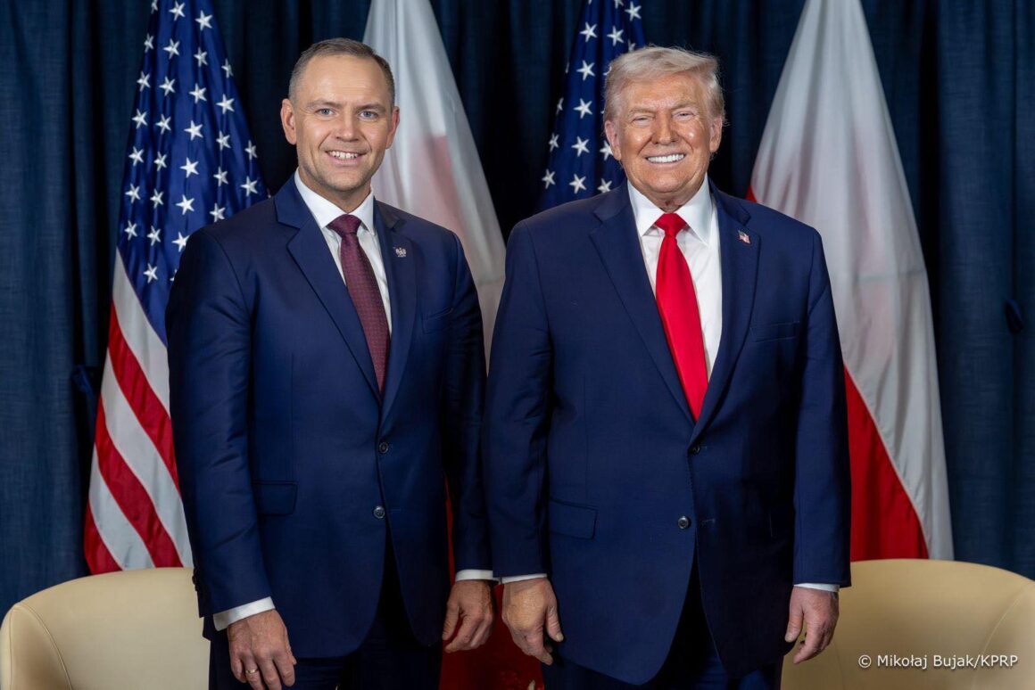 Nawrocki-TrumpAPH.jpg Trump anunță progrese pentru o bază militară SUA în Polonia
