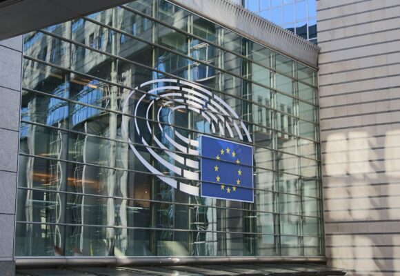 european.jpg Parlamentul European își deschide birou la Ottawa, în timp ce Canada caută statut de „membru asociat” al UE, în plin război comercial cu SUA