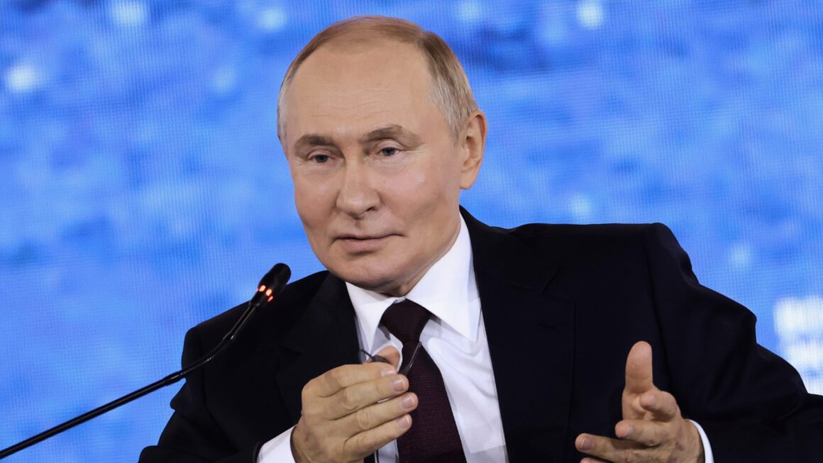 putin-buna-1-scaled.jpg Putin votează online la alegerile parlamentare din Rusia