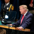 Trump schimbă „AI” în „SI”