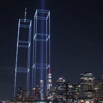 NY a omagiat victimele 9/11 cu un spectacol de drone