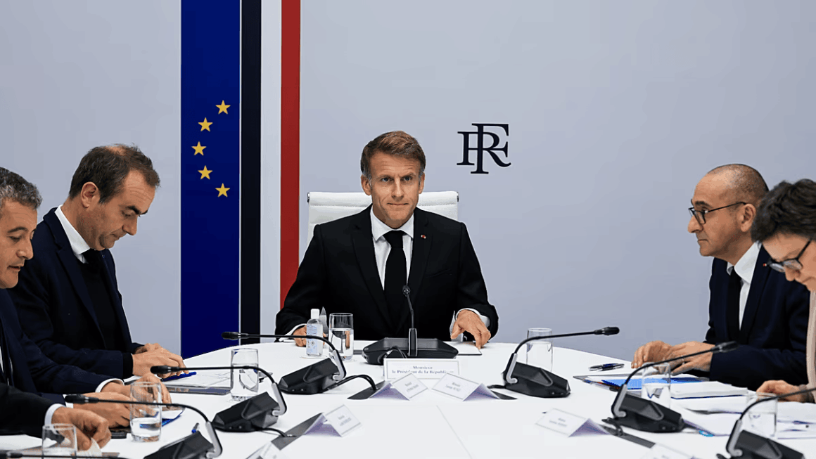 Macron interzice protestele considerate „nelegitime” în Franța