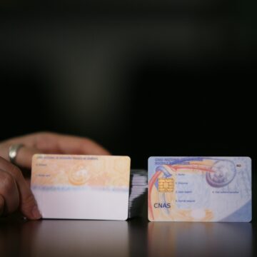 1790978143_index.jpeg Cardul de sănătate şi Cartea Electronică de Identitate pot fi utilizate în paralel în luna octombrie